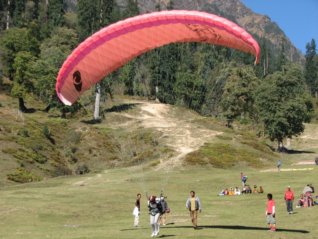 Paragliding trip to Manali -By Indian holiday Paragliding trip to Manali -By Indian holiday