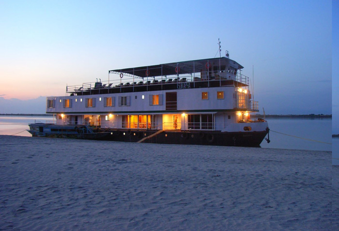 Oberoi MV Vrinda boats